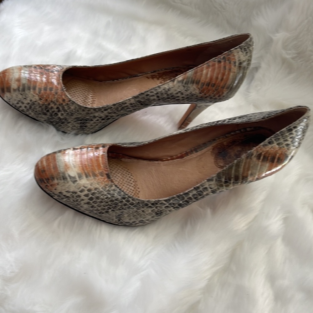 💼 Snakeskin  Heels ~ Very Nice Condition ~ Size 10M - Picture 2 of 6